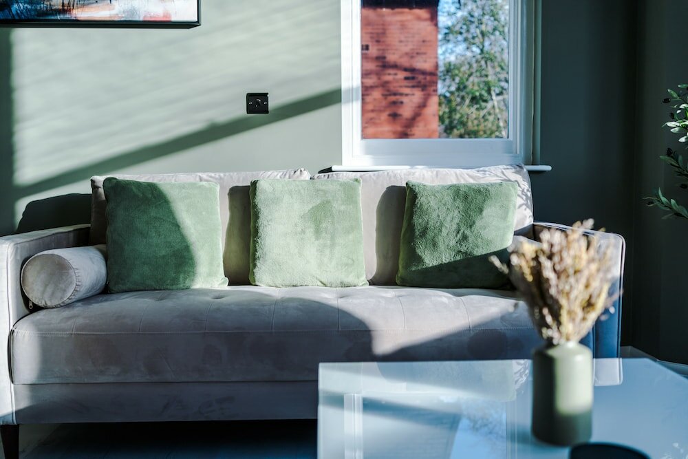 Фото Hilltop Serviced Apartments - Stockport