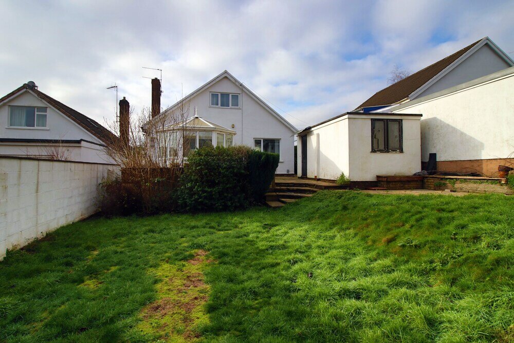 Фото Becky's Bungalow by Tŷ Sa - New Sleeps 8