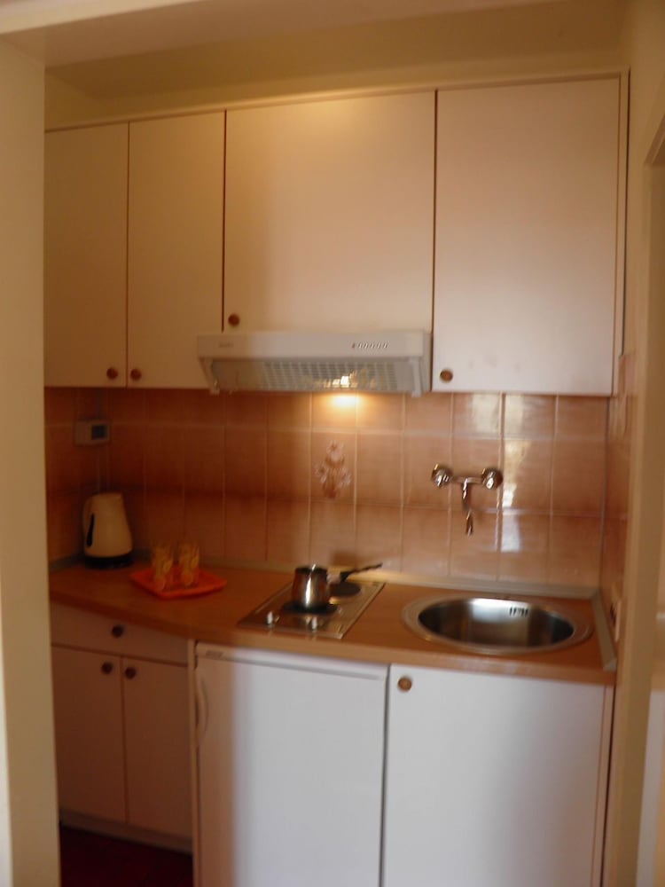 Фото Angela - With Beautiful Courtyard - Sa3