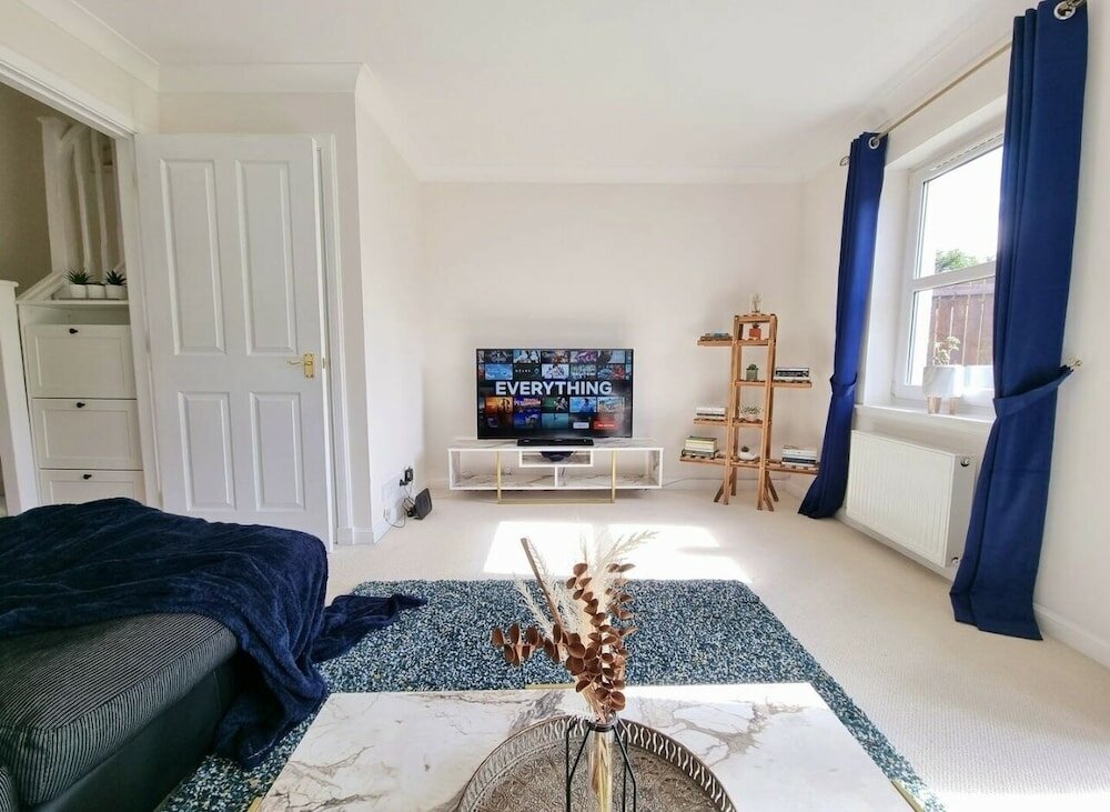 Фото Boutique 3-bed Home with Free Parking in Glasgow