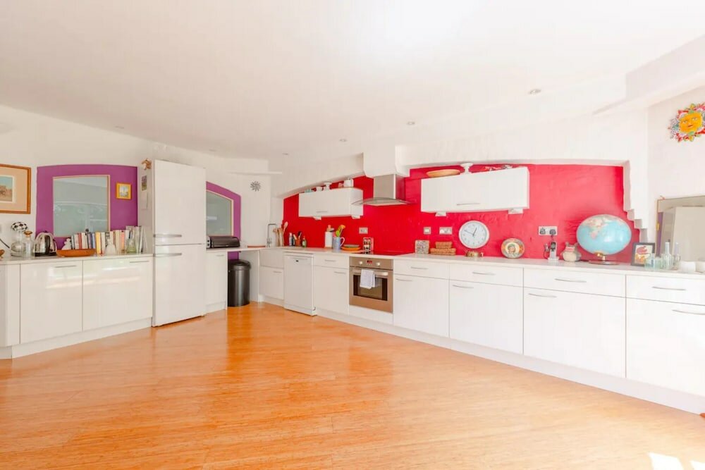 Фото Vibrant 2bd Flat - Near London Bridge
