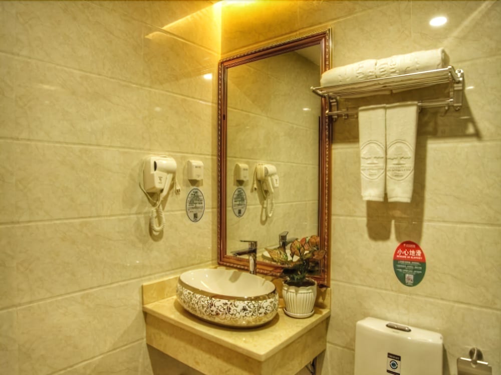 Фото GreenTree Inn Zhuhai Light Rail Pearl Station Express Hotel