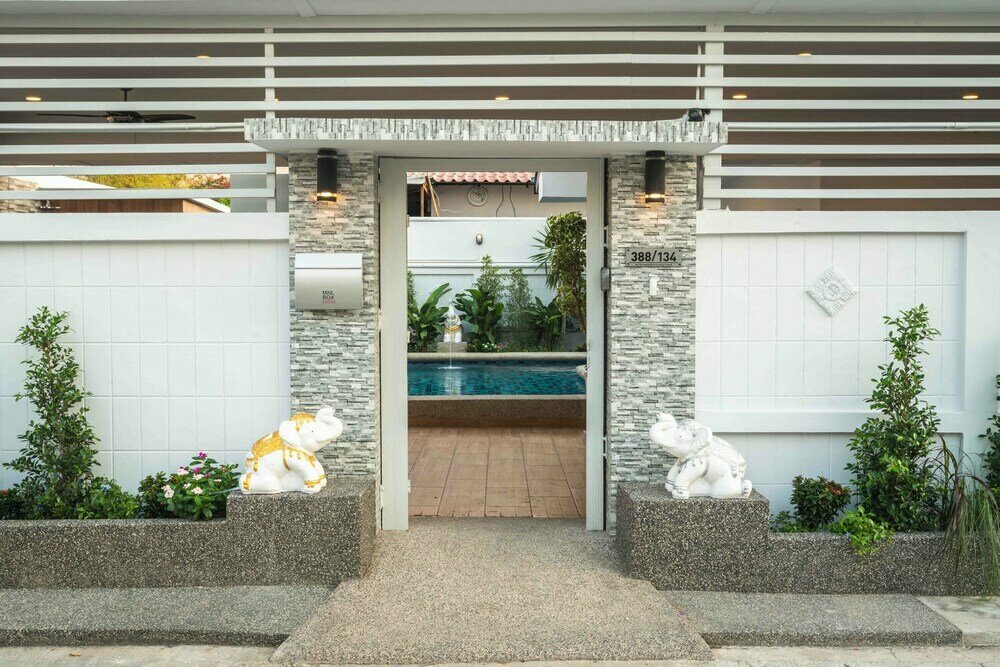 Hotel Luxury Pool Villa 6br, Pattaya, photo