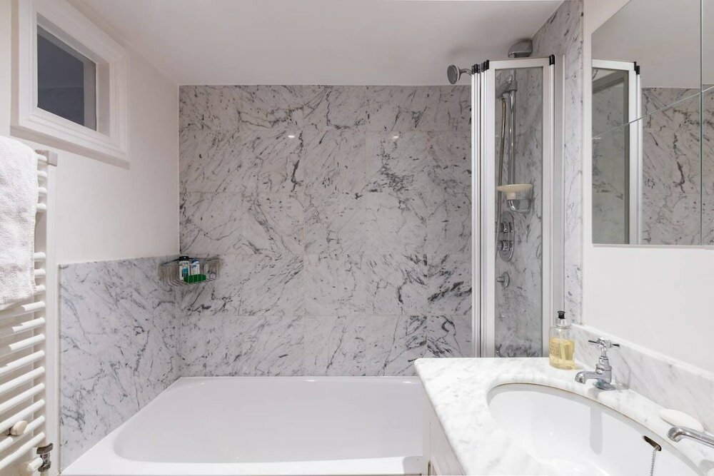 Фото Fabulous 4 Bed House With Garden in Fulham