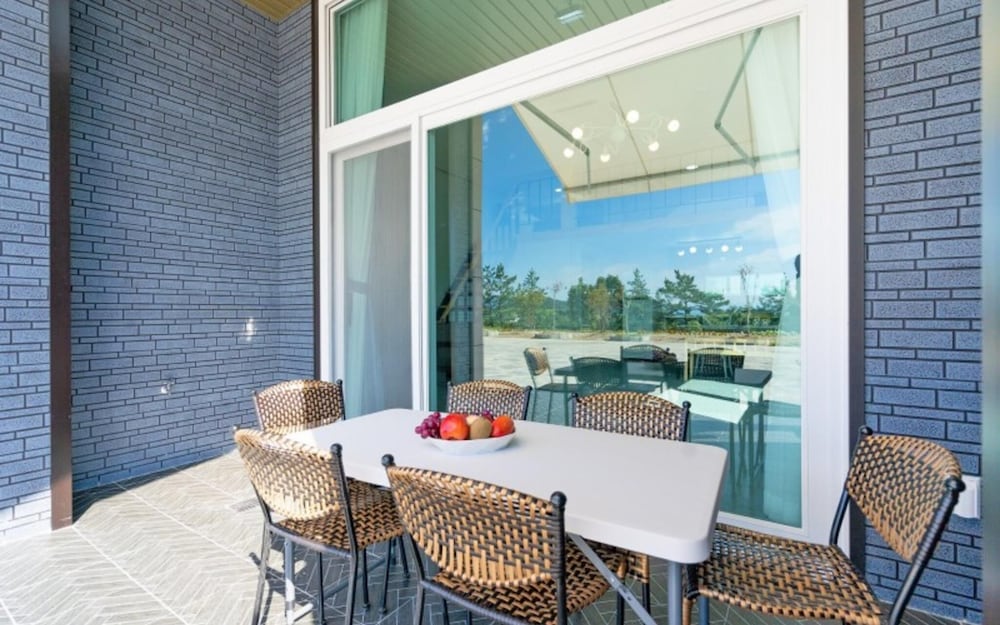 Фото Yeosu Beach Castle Pension