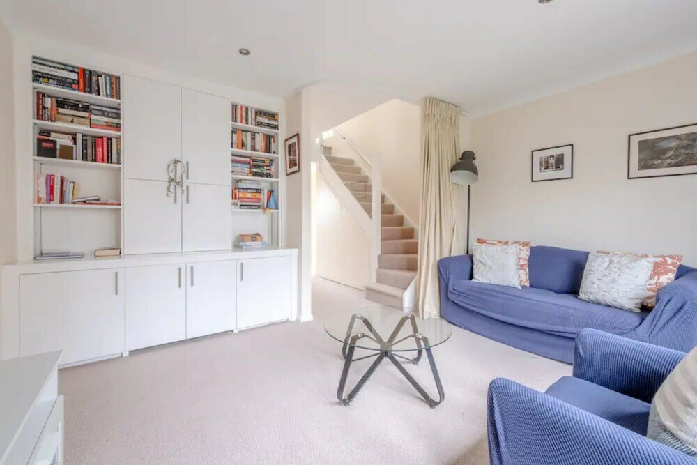 Фото Quiet 3 Bedroom House With a Garden in Putney