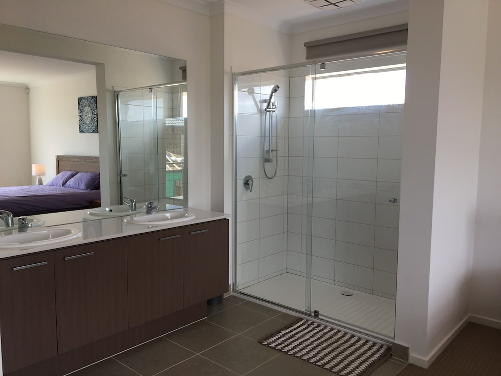 Фото Apple House Upper Point Cook