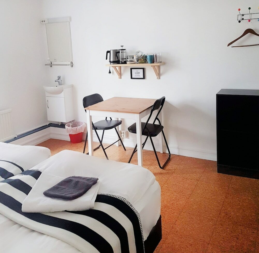 Фото Refurinn Reykjavik Guesthouse - Hostel
