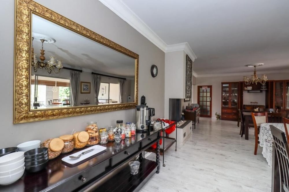 Фото The Lakehouse Guest House