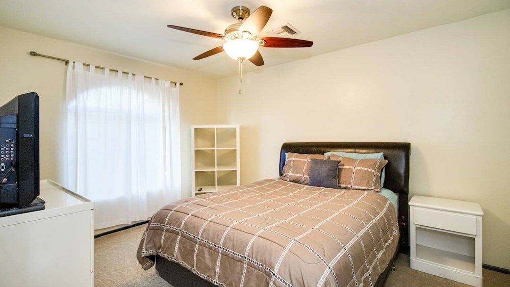 Фото North Phoenix 6 Bedroom With Guest House & Pool!