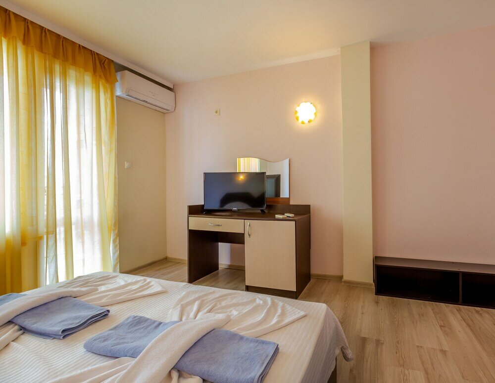 Фото Triple Room in Dafinka Guest House