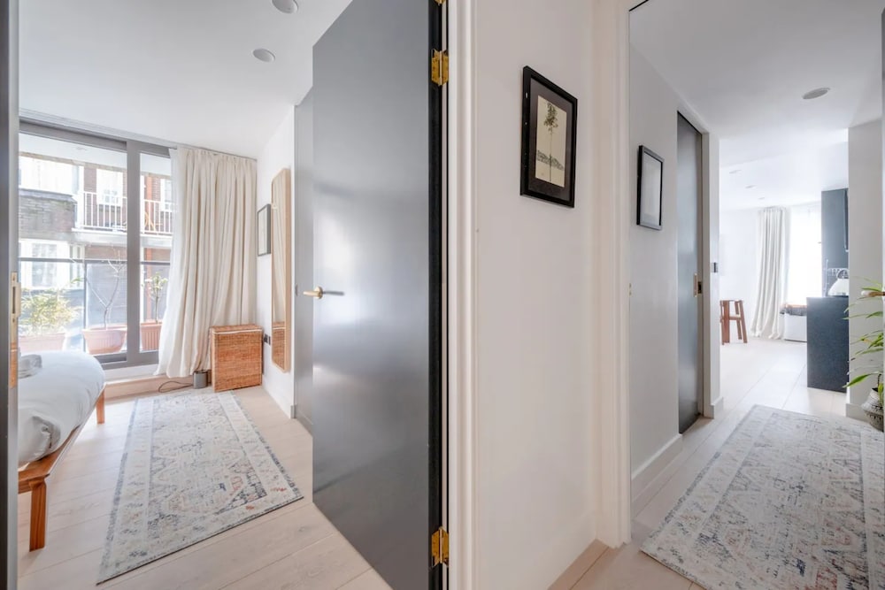 Фото Gorgeous Central London 2bd Flat - Soho