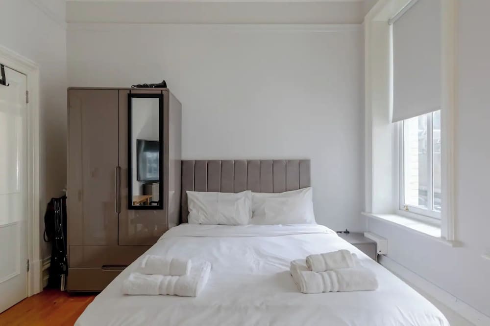 Фото Charming 2bd Flat by Hyde Park - Knightsbridge