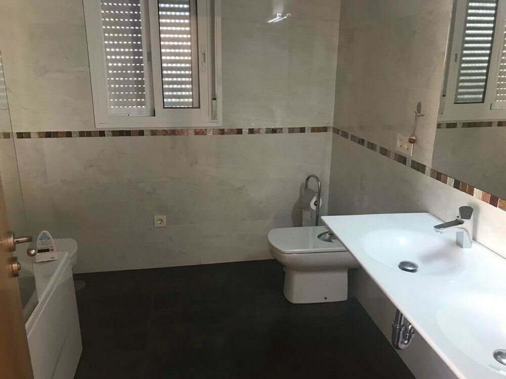 Фото Rooms in Seafront Villa