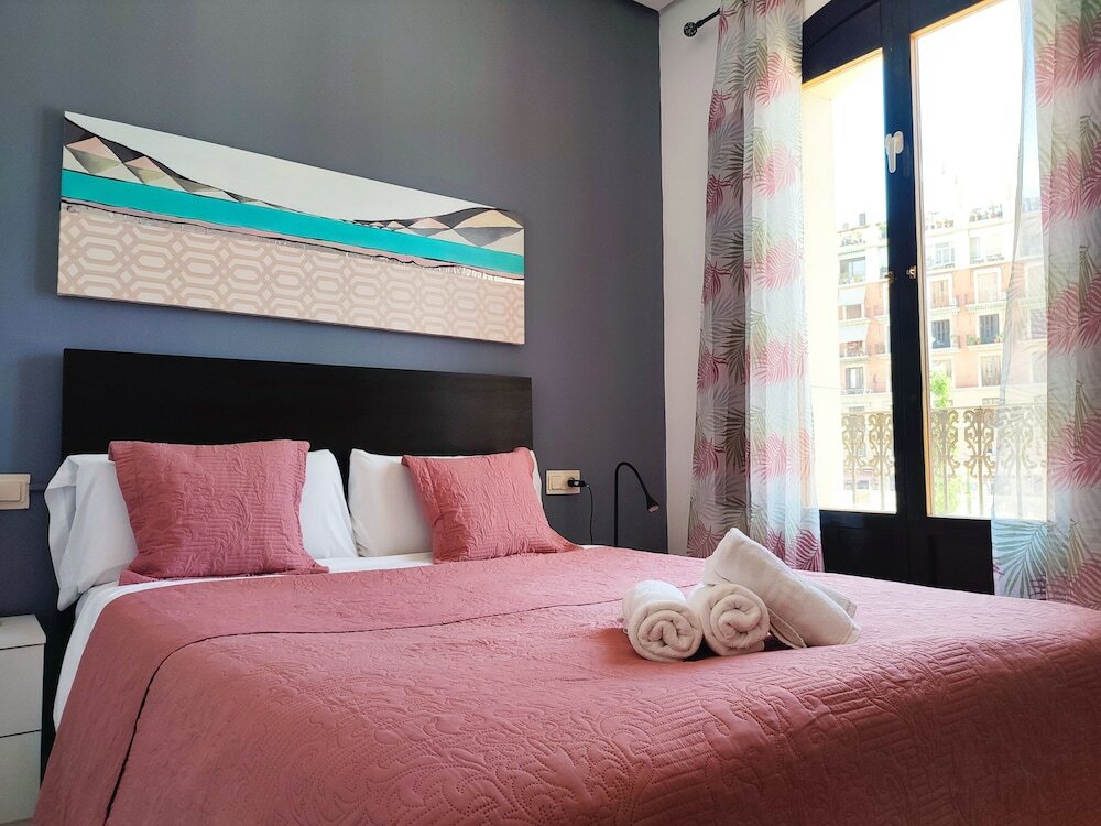 Фото Flats Friends Plaza de la Reina