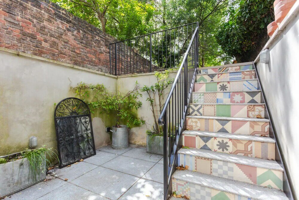 Фото Stunning 2 Bedroom House in Peaceful London Fields