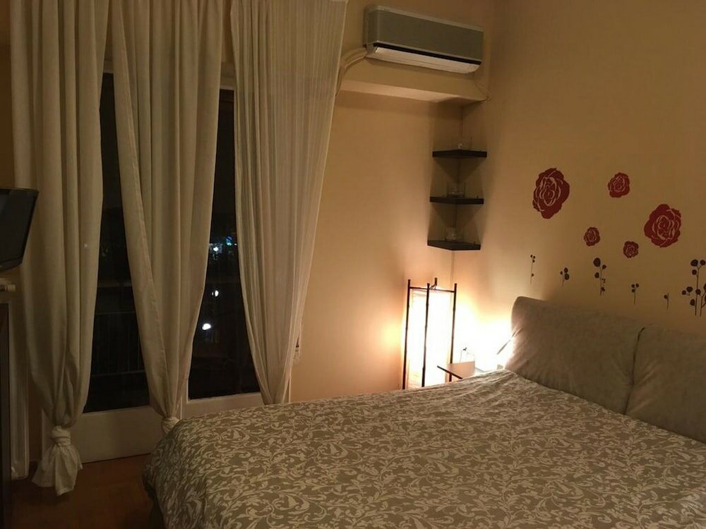 Фото Charming Cozy Apartment in Athens - Park view