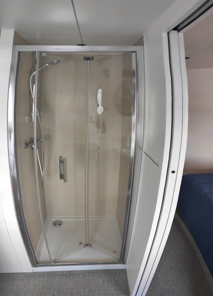 Фото Péniche Carpe Diem La Rivière House