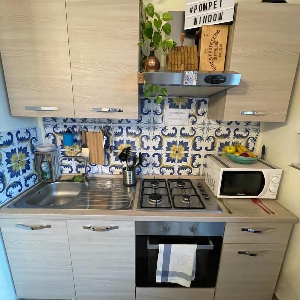 Фото Pompei Window