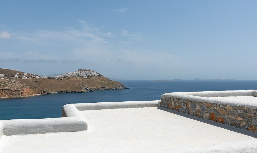 Фото Nisides Suites