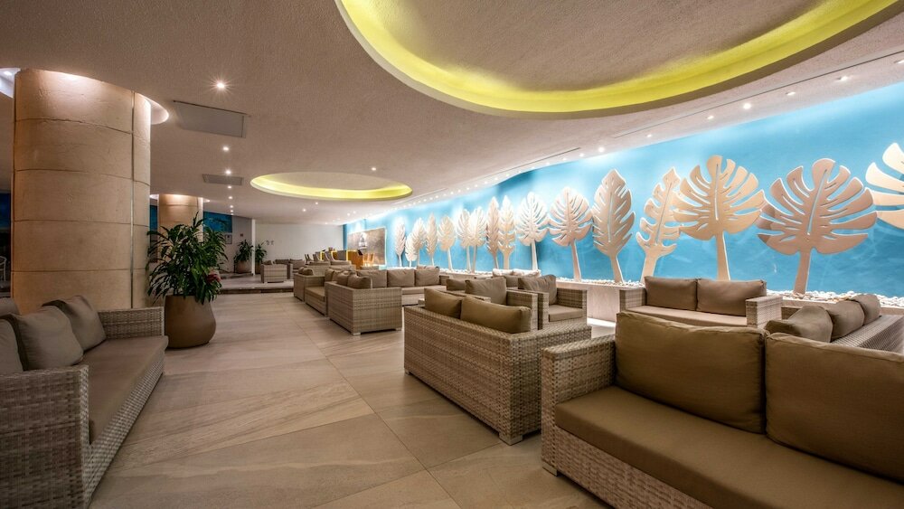 Фото Park Royal Beach Cancún - All Inclusive