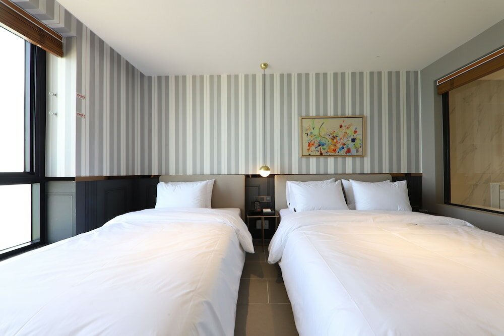 Фото Jeongja Beach Brown Dot