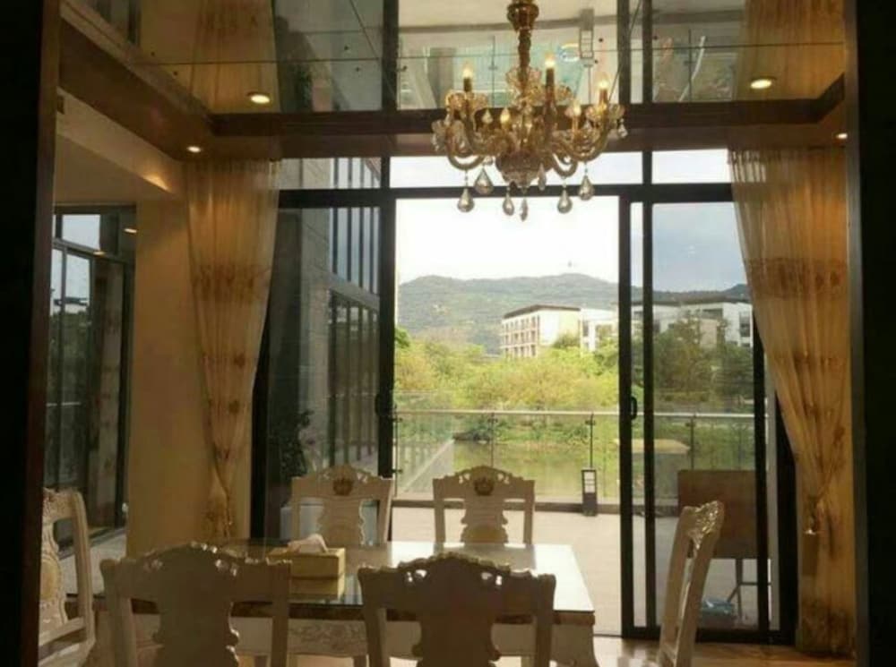 Фото Moon River Lake View Villa