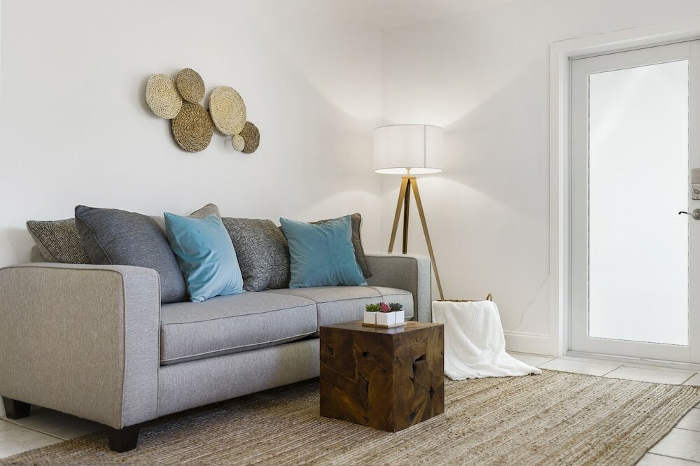 Фото Alani Bay Premium Condos