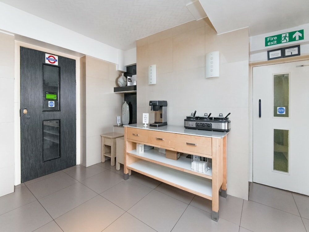 Фото Huttons Hotel