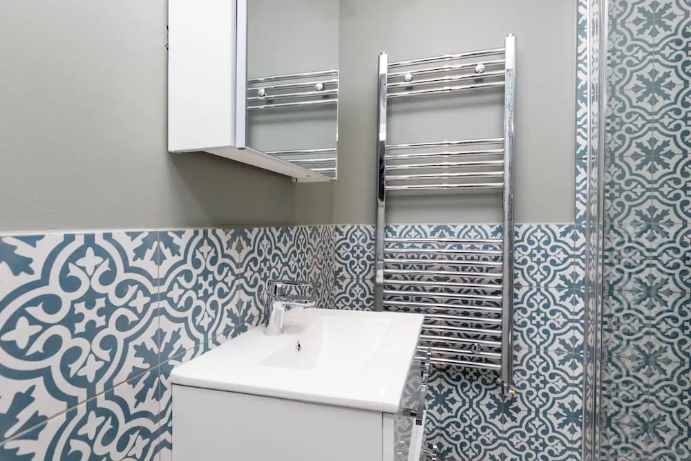 Фото Spacious & Pristine 2bd Flat - Balham