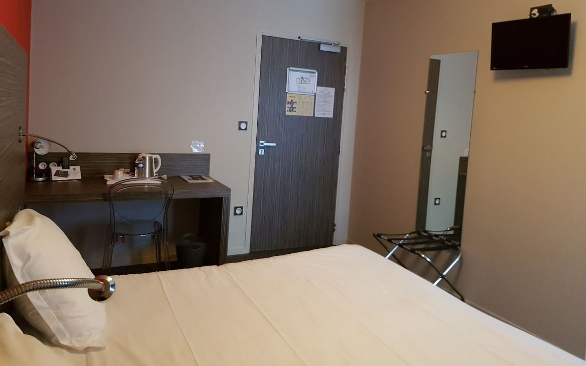 Фото Logis Hôtel À La Bonne Auberge