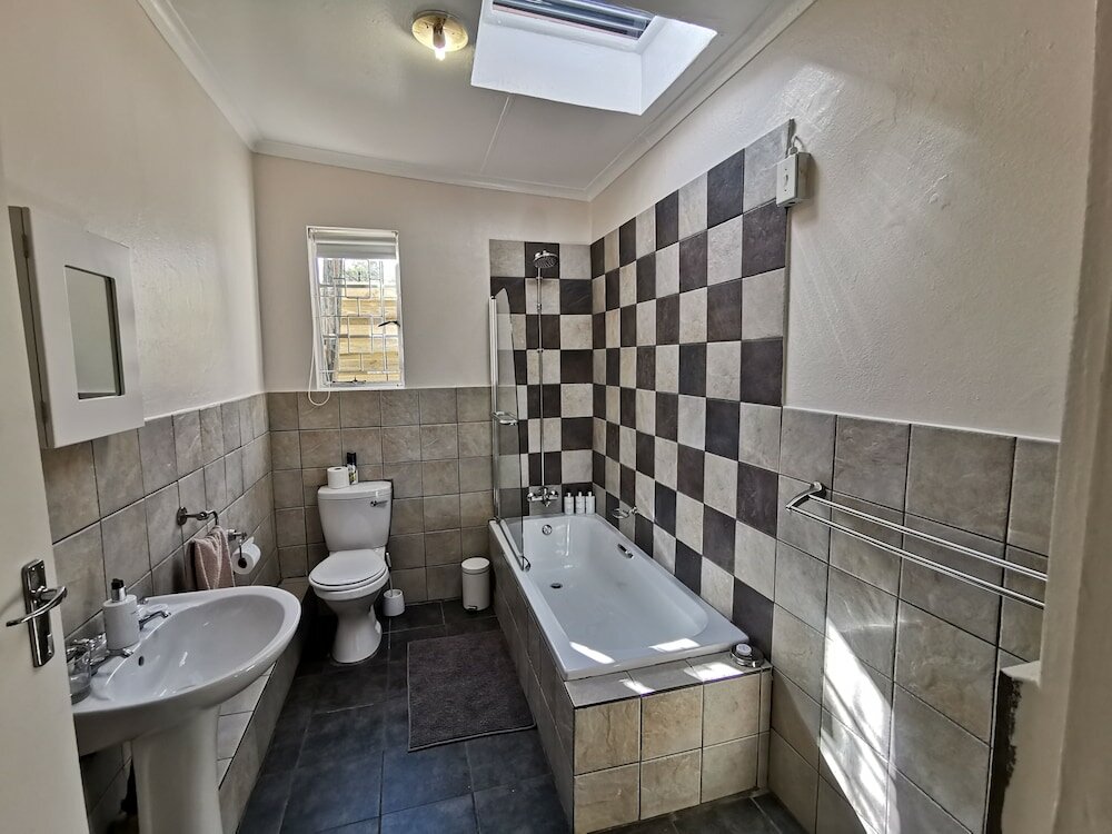 Фото The Hillside House