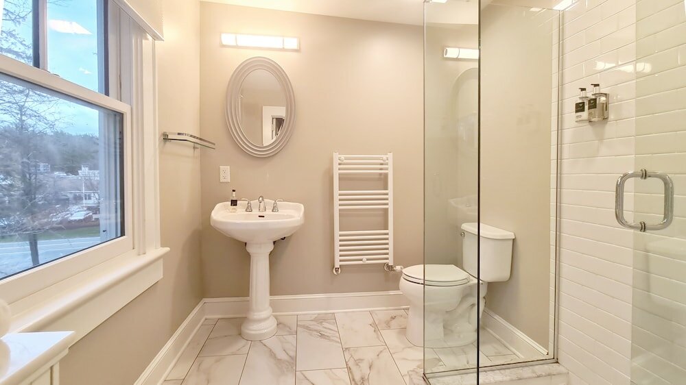 Фото Lakehouse Inn