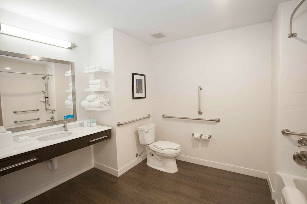 Фото Hampton Inn & Suites Downtown St. Paul