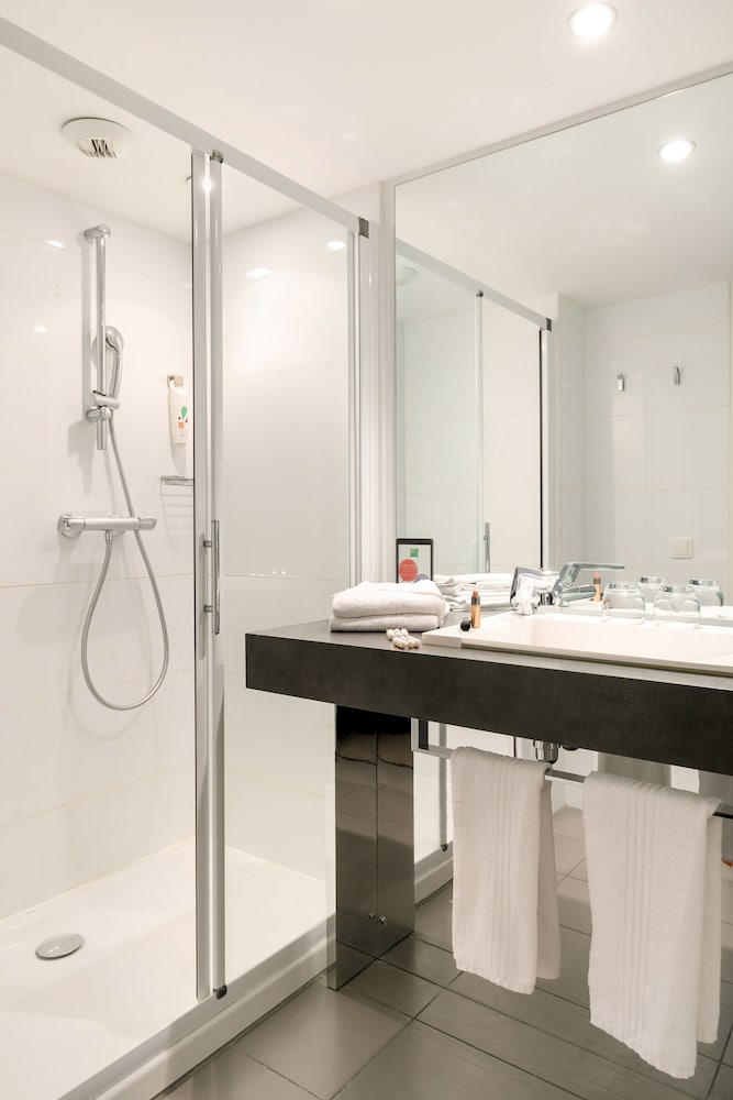 Фото Ibis Styles Menton Centre