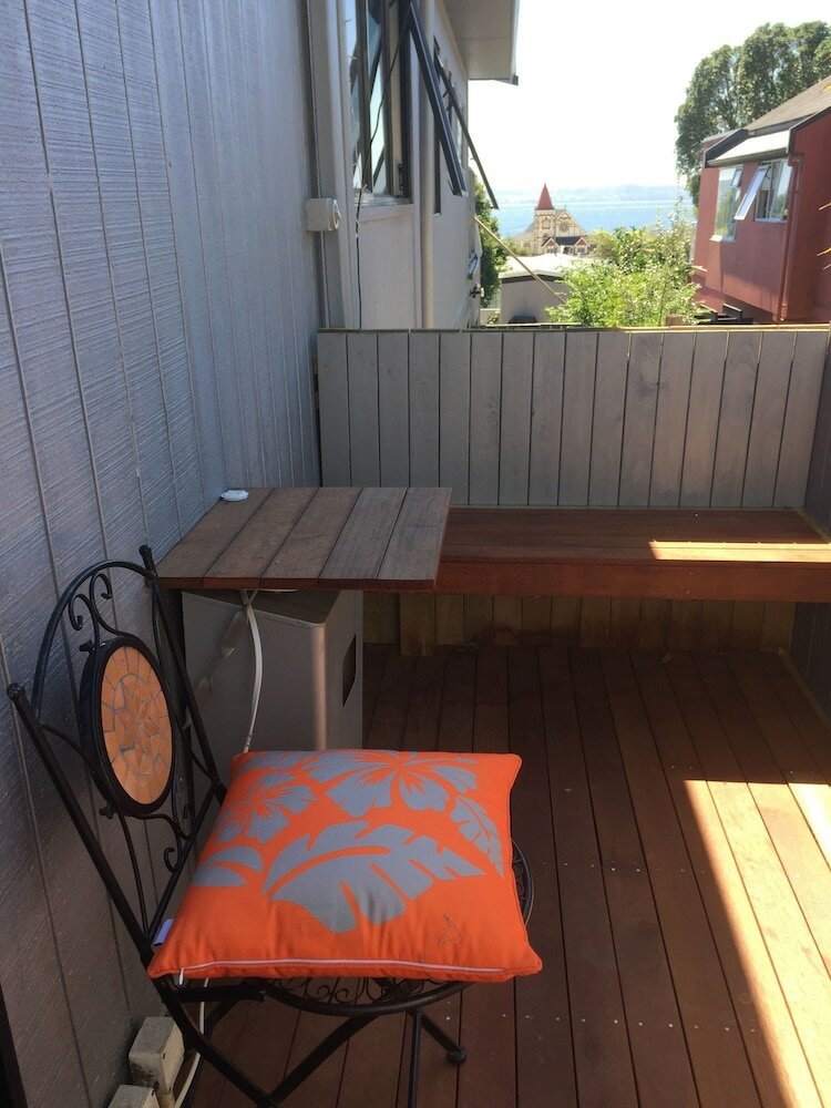 Фото Lakeside City Apartments