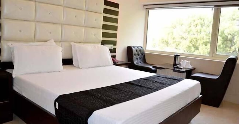 Фото Hotel City Plaza 3