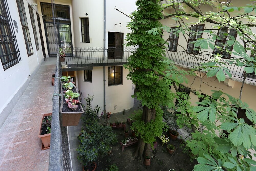 Фото Amber Gardenview Studios