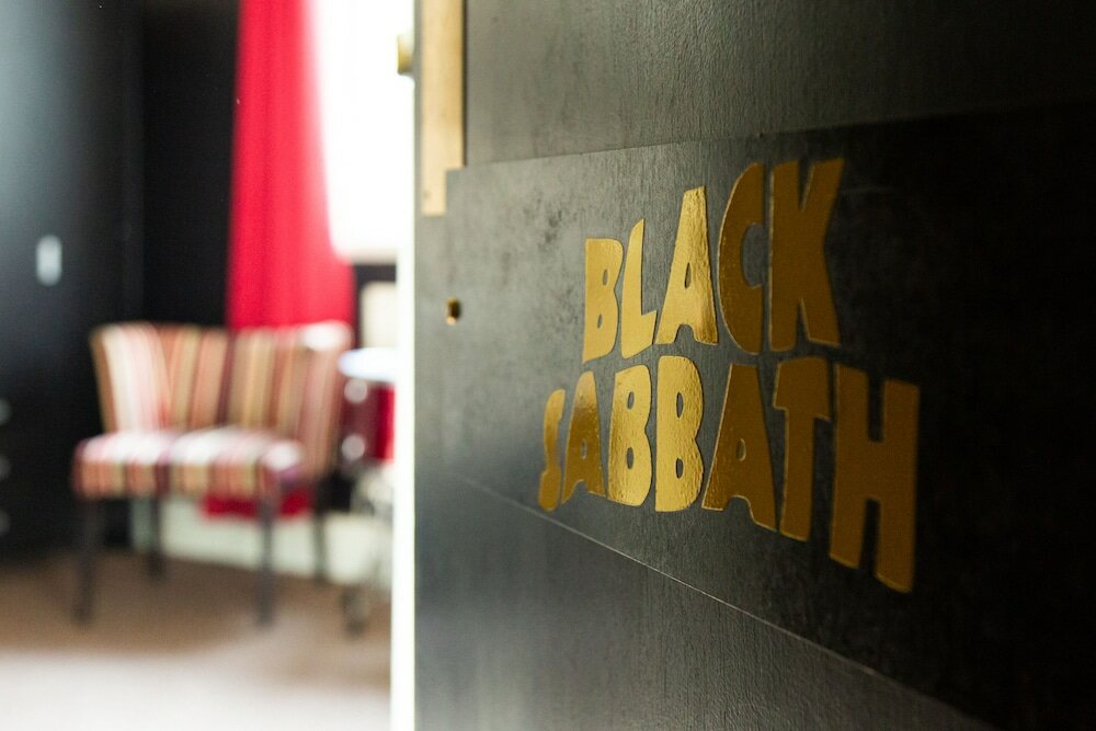 Фото The Saddle Inn