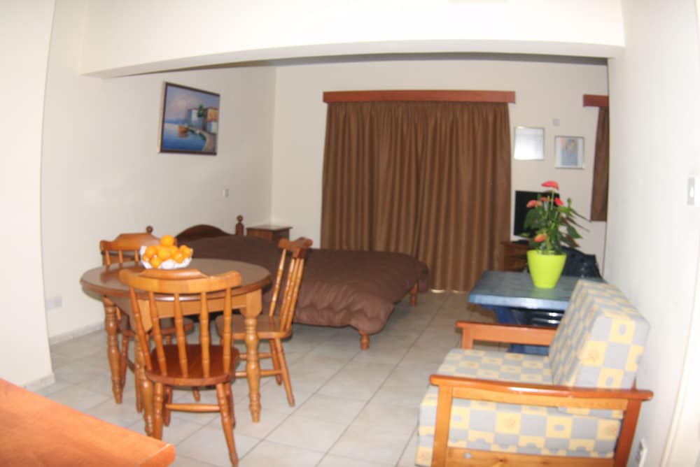 Фото Larnaca Bay Suites