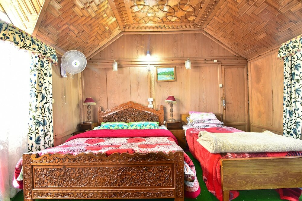 Фото Houseboat Zaindari Palace