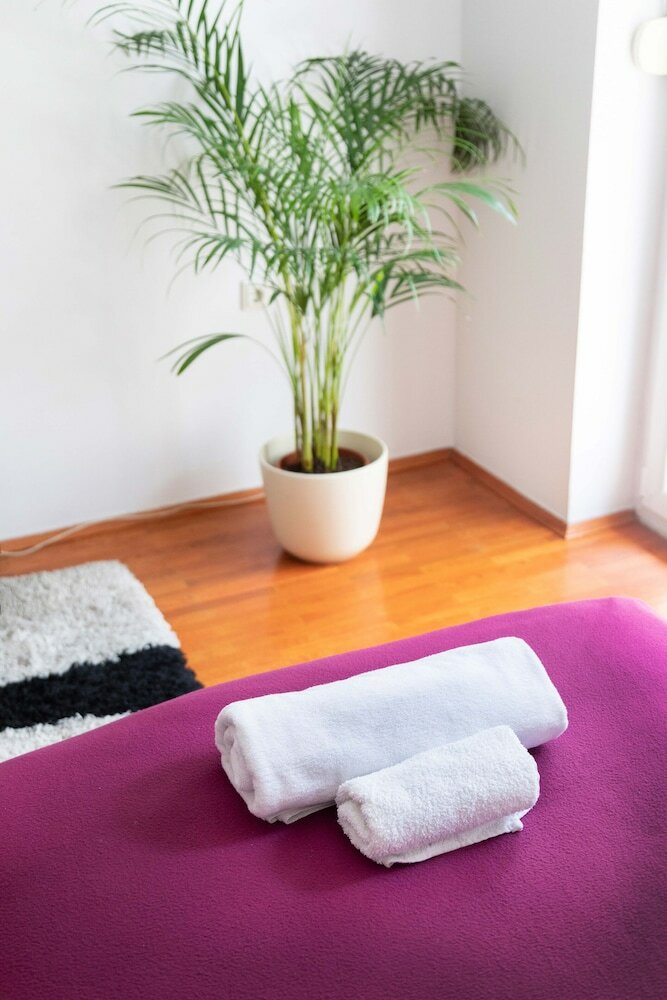 Фото Bright 2bdr Apartment With a Balcony