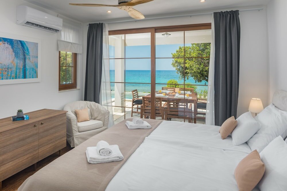 Фото Luxury Beach Villas Porto Bus