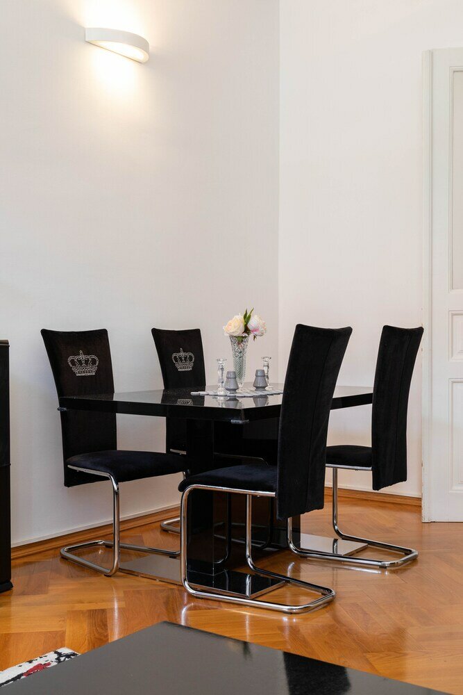 Фото Bright and Spacious 2bdr Apartment in Heart of Zagreb