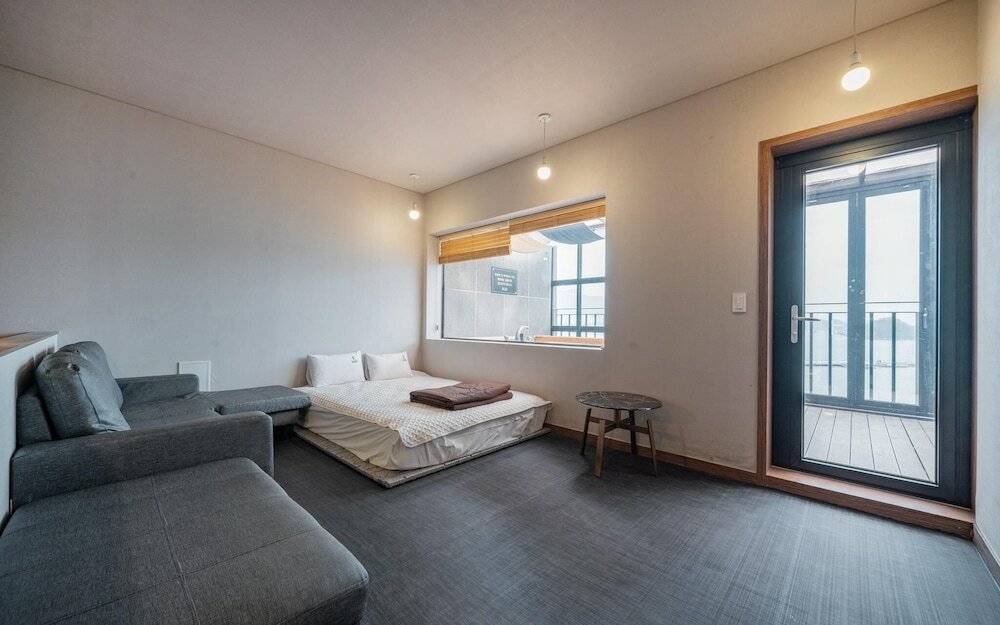 Фото Changwon Jinhae Lewis Hotel