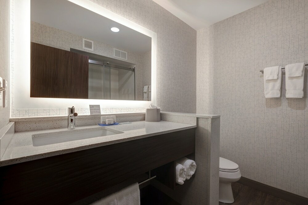 Фото Holiday Inn Express And Suites Detroit Dearborn, an Ihg Hotel