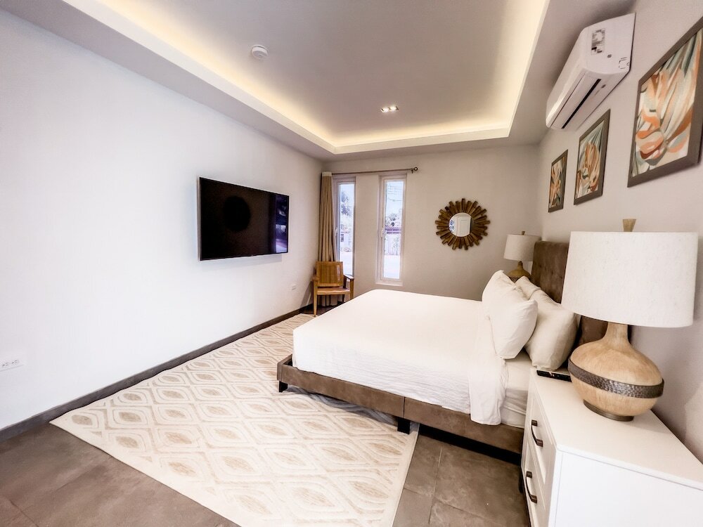 Фото Grand Modern Villa 6-bedroom! Brand New! Heated Jacuzzi!