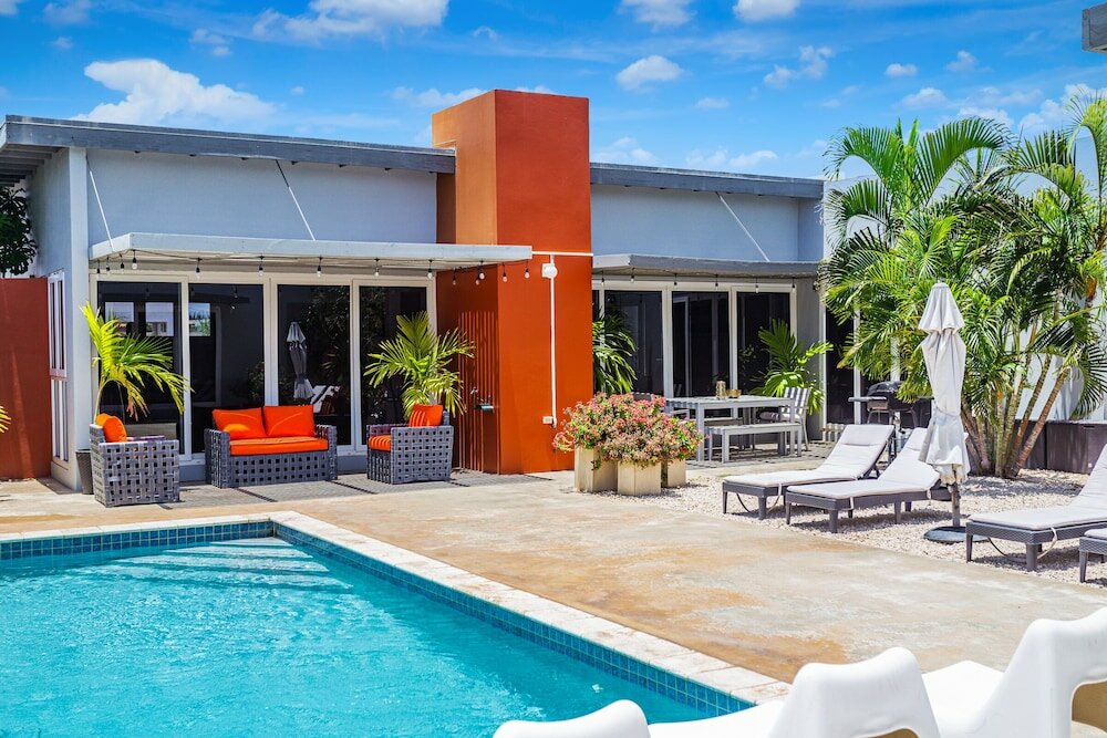 Фото Stunning Modern Home, Near Beaches Full Ac