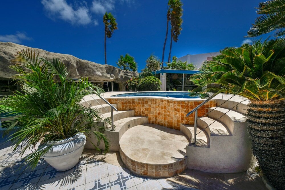 Фото Massive Oceanfront Villa - SPA - Sauna - Gameroom - Malmok!