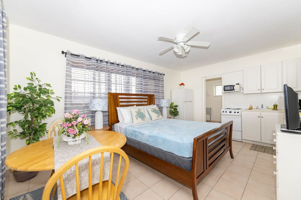 Фото Tropic Isle Hotel and Apartment